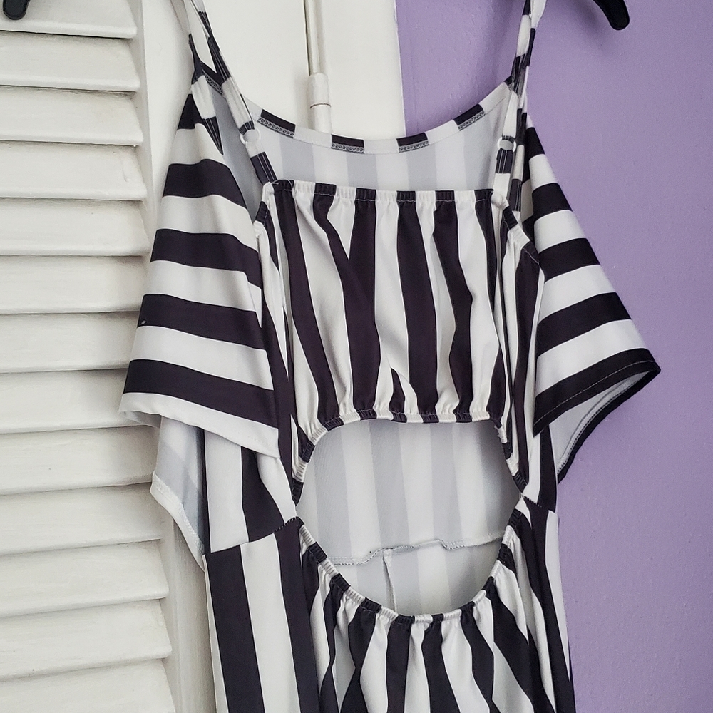 Stipe romper. - Picture 2 of 4